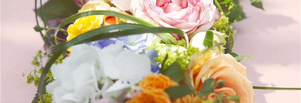 Blumen als ideale Tischdeko für den wichtigsten Tag im Leben