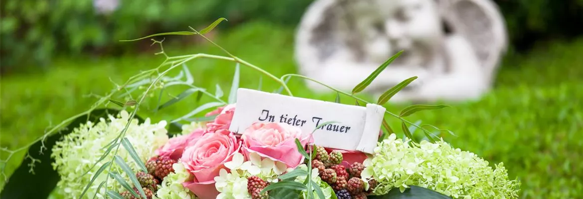 Das Grab im Sommer – die richtigen Blumen finden